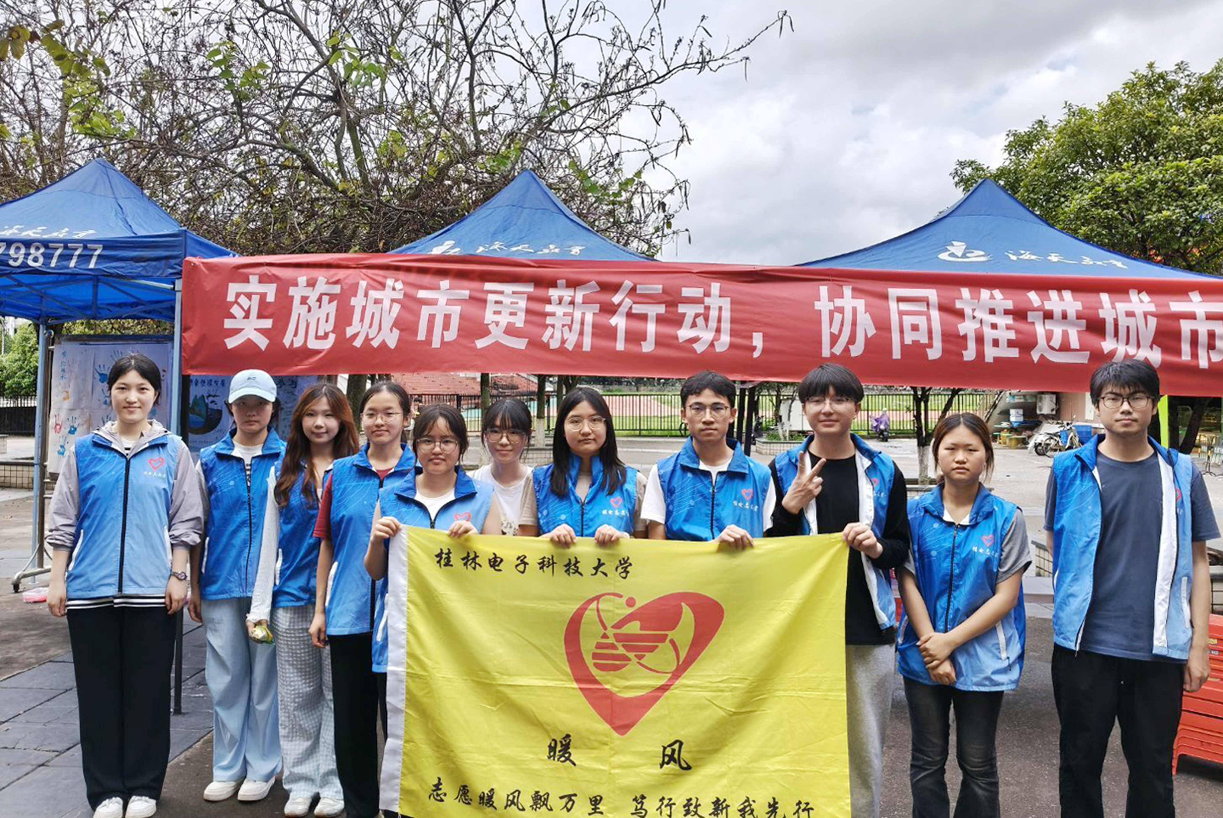 1747643162164284.jpeg 事情职员整体合照.jpeg